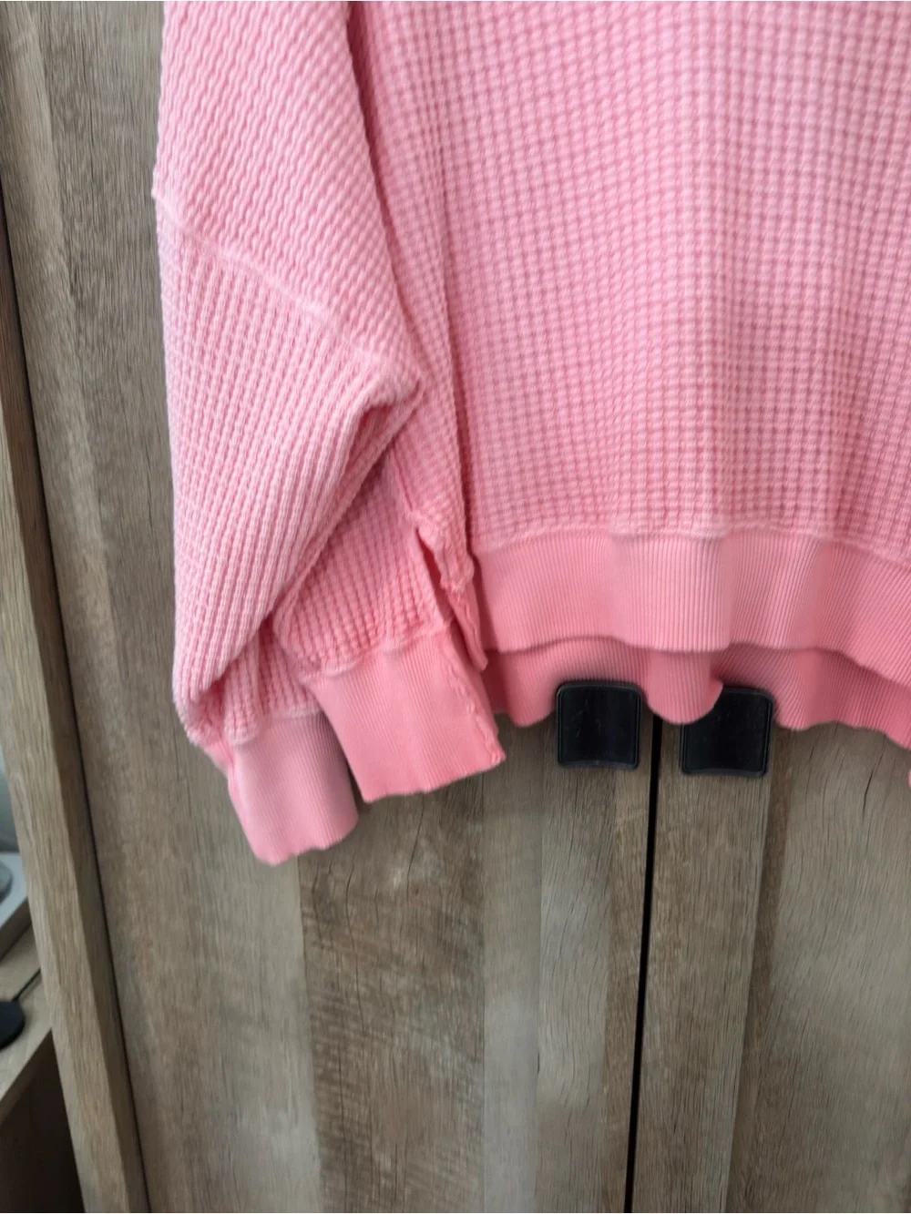 American Eagle This Feels Seriously LIVED-IN
V Neck Thermal Sweatshirt - Picture 4 of 5